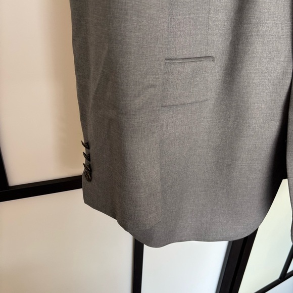 Paul Fredrick 43L Pearl Gray 2-Button Sport Coat
Wool Blazer Jacket. NEW - Picture 4 of 15